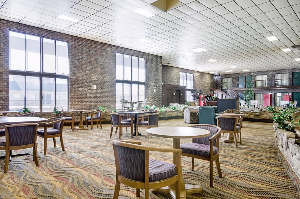 Econo Lodge Mcpherson Экстерьер фото