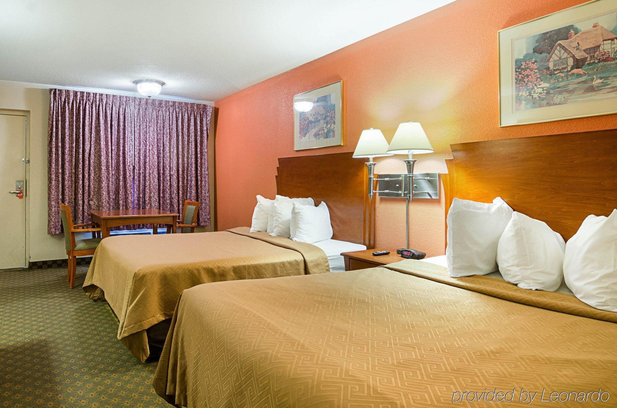 Econo Lodge Mcpherson Экстерьер фото