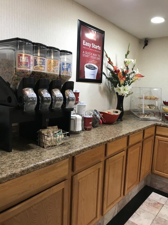 Econo Lodge Mcpherson Экстерьер фото