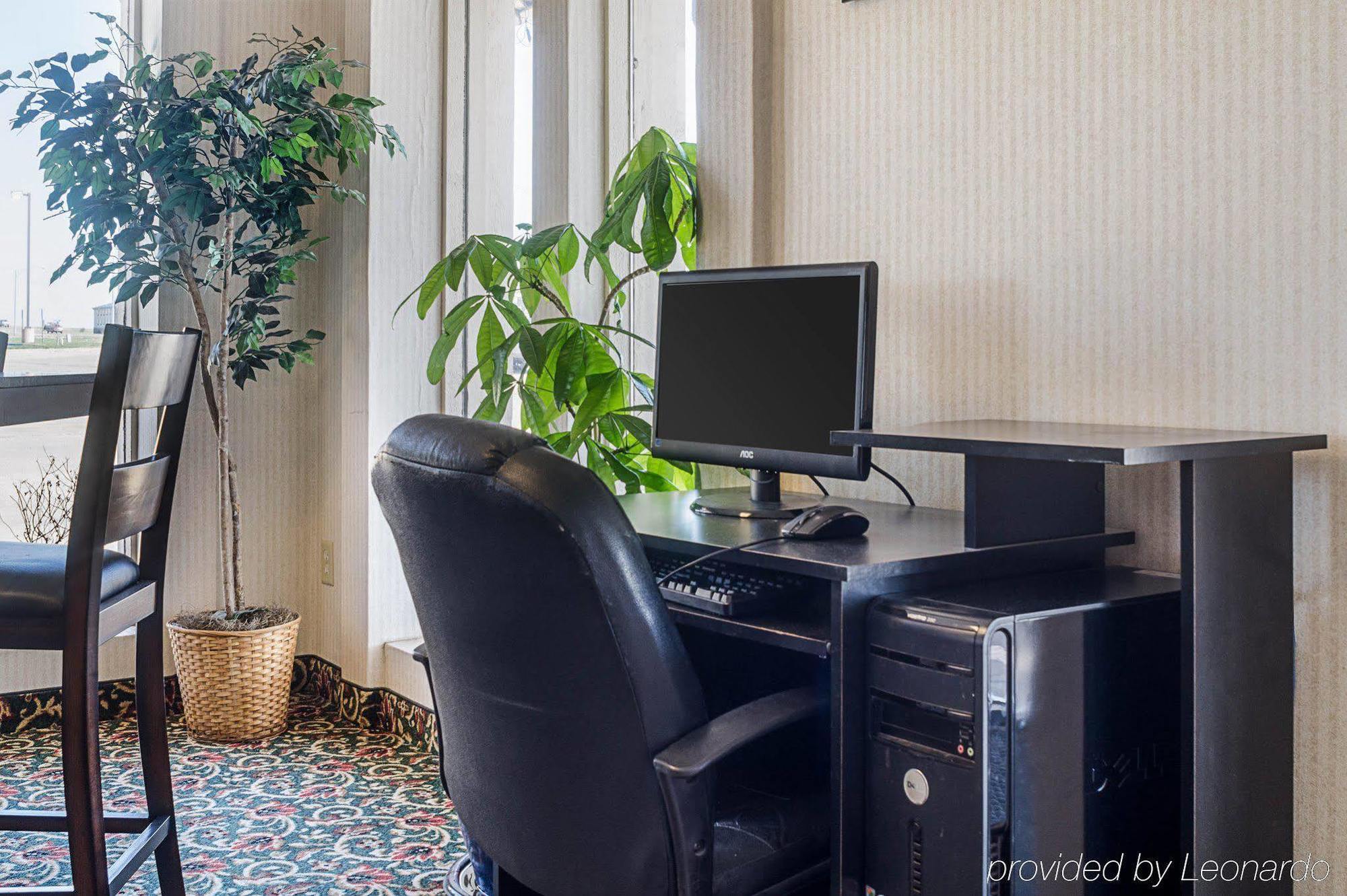 Econo Lodge Mcpherson Экстерьер фото