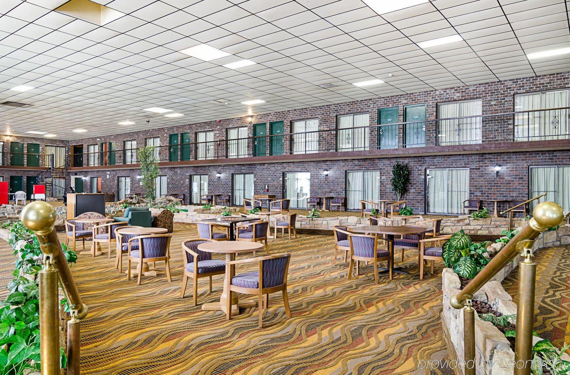 Econo Lodge Mcpherson Экстерьер фото