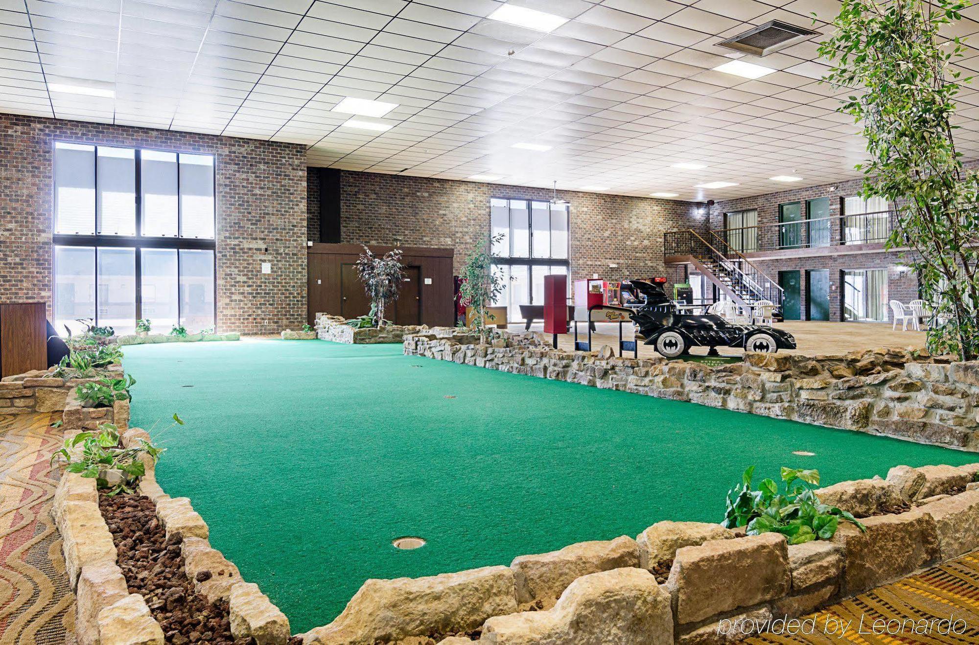 Econo Lodge Mcpherson Экстерьер фото